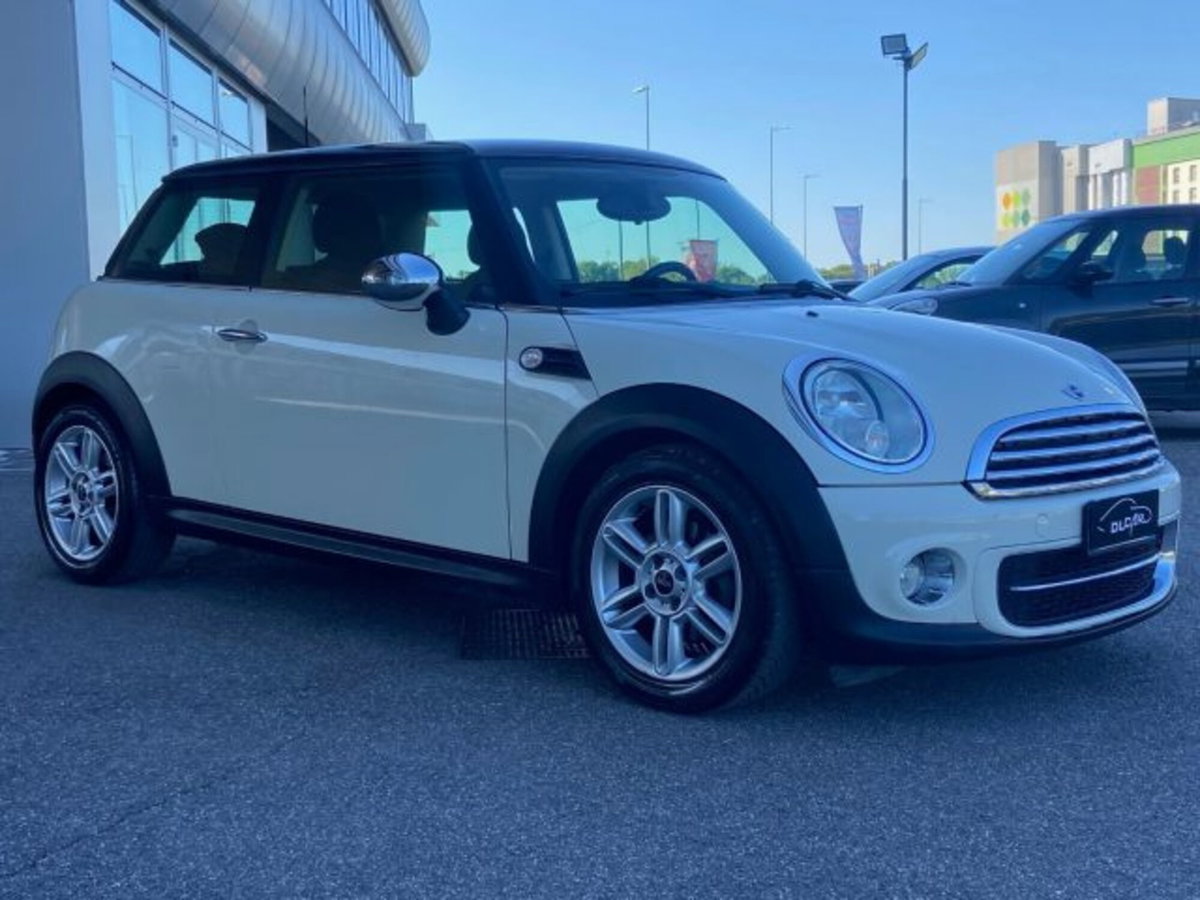 MINI Mini 1.6 16V Cooper D (2)