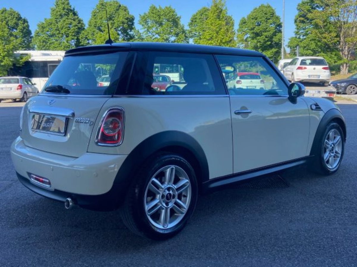 MINI Mini 1.6 16V Cooper D (5)