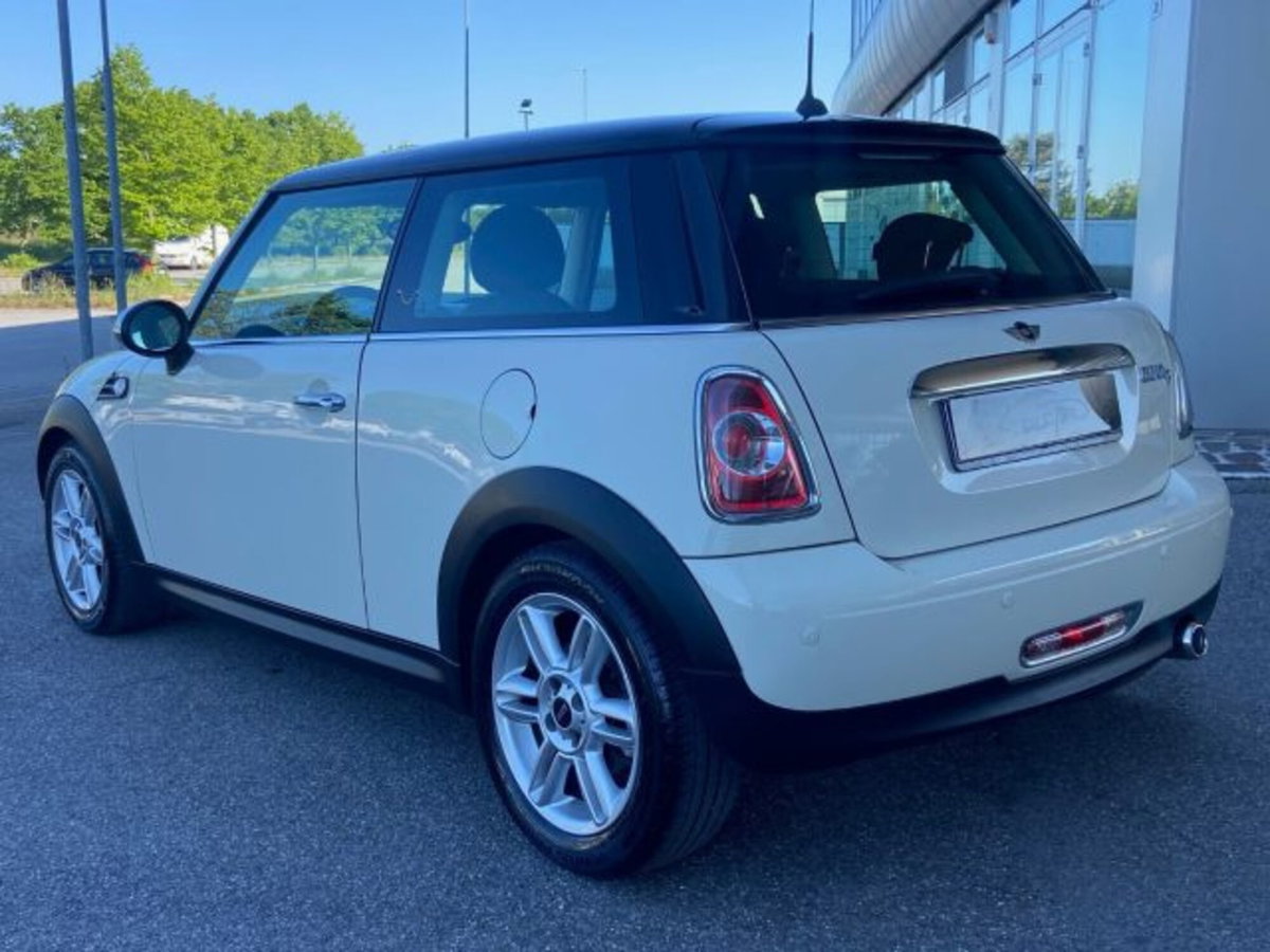 MINI Mini 1.6 16V Cooper D (6)