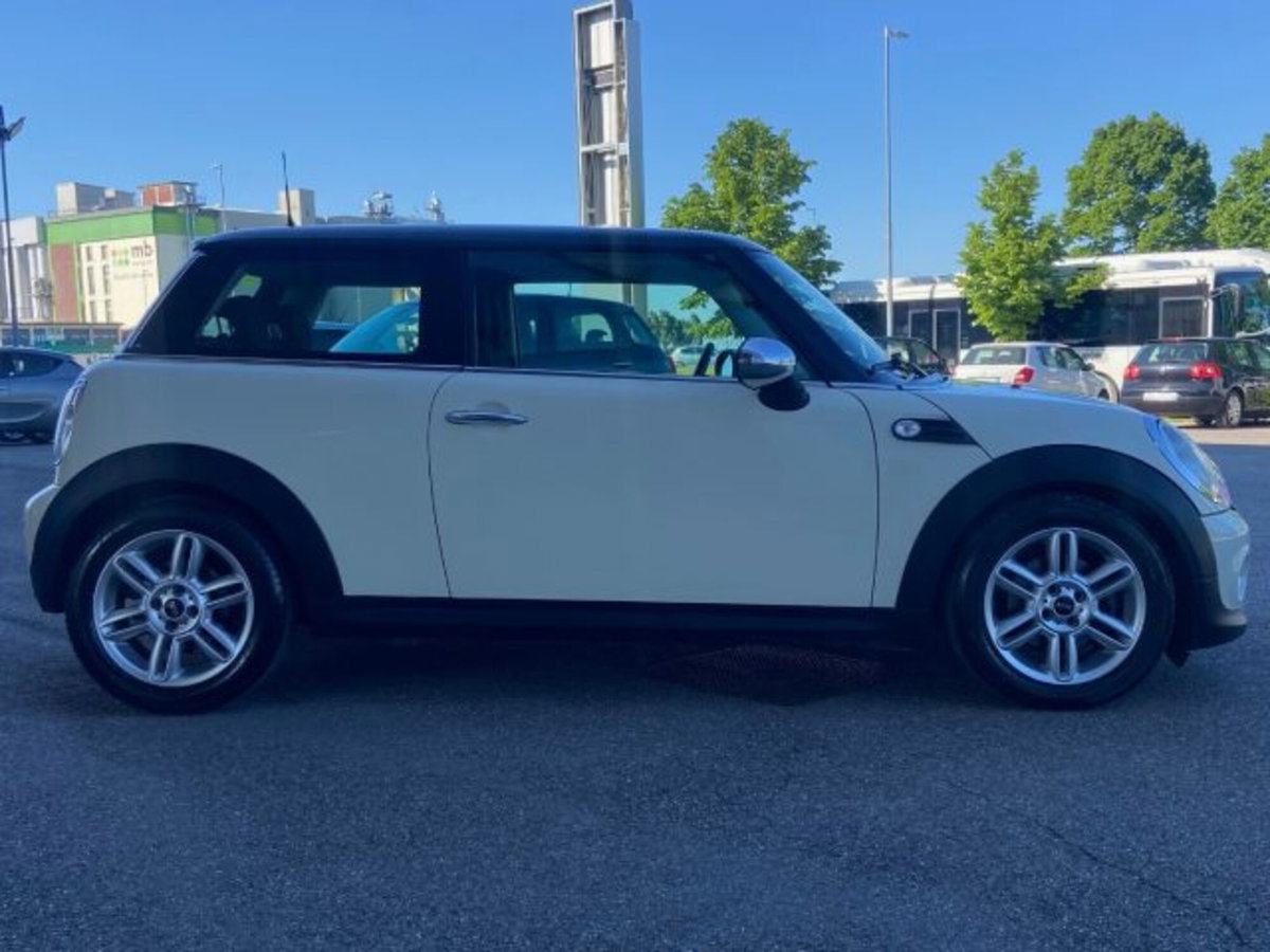 MINI Mini 1.6 16V Cooper D (7)