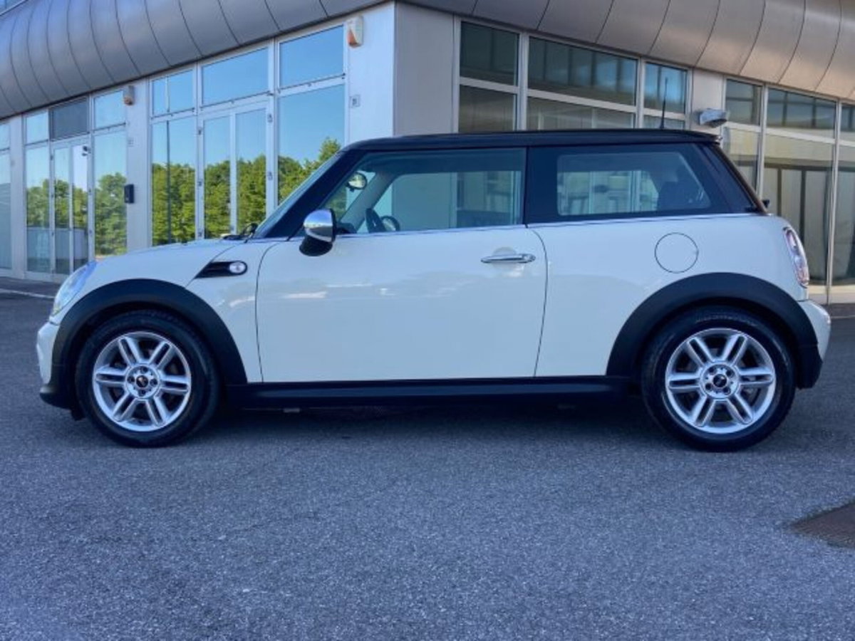 MINI Mini 1.6 16V Cooper D (8)