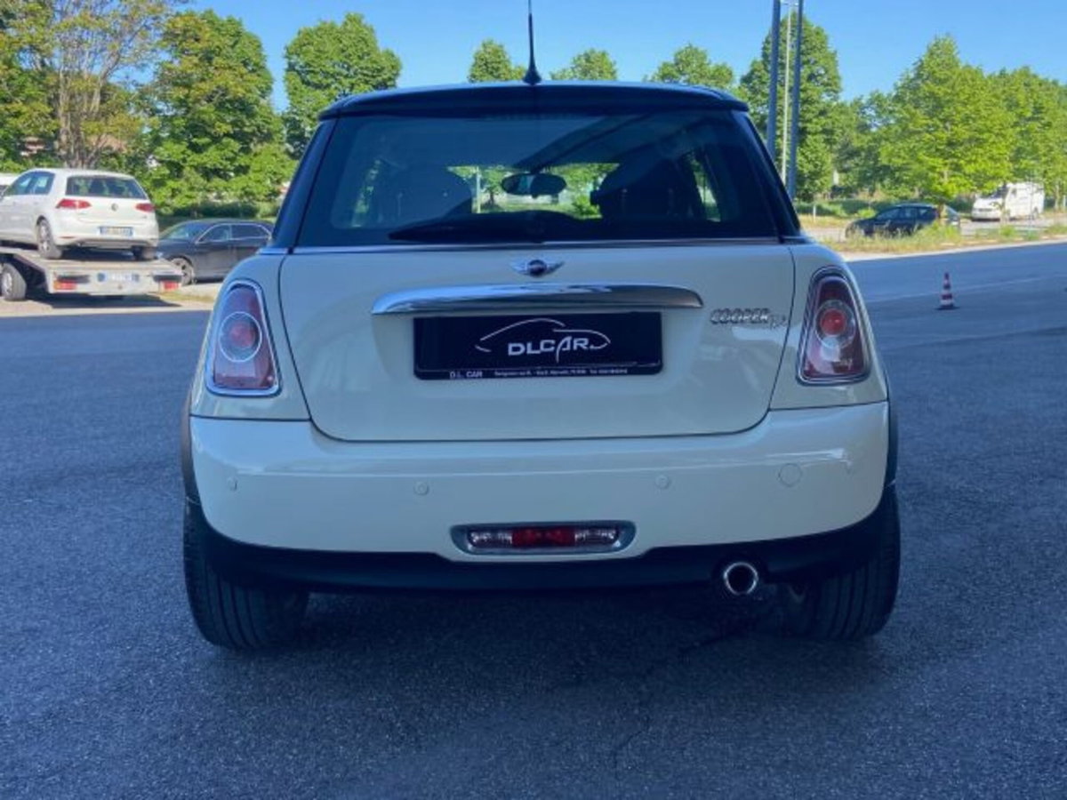 MINI Mini 1.6 16V Cooper D (9)