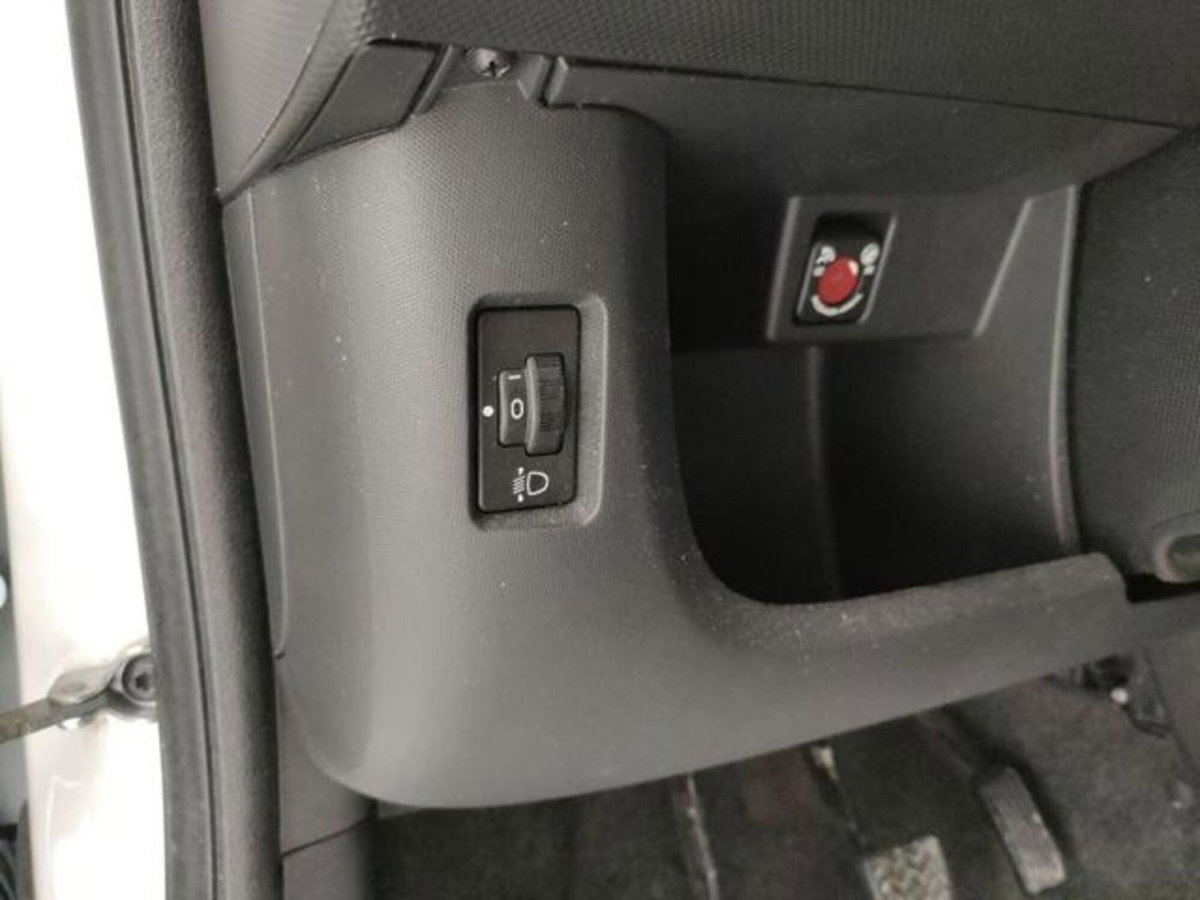 Citroen C1 1.0 5 porte Attraction (10)