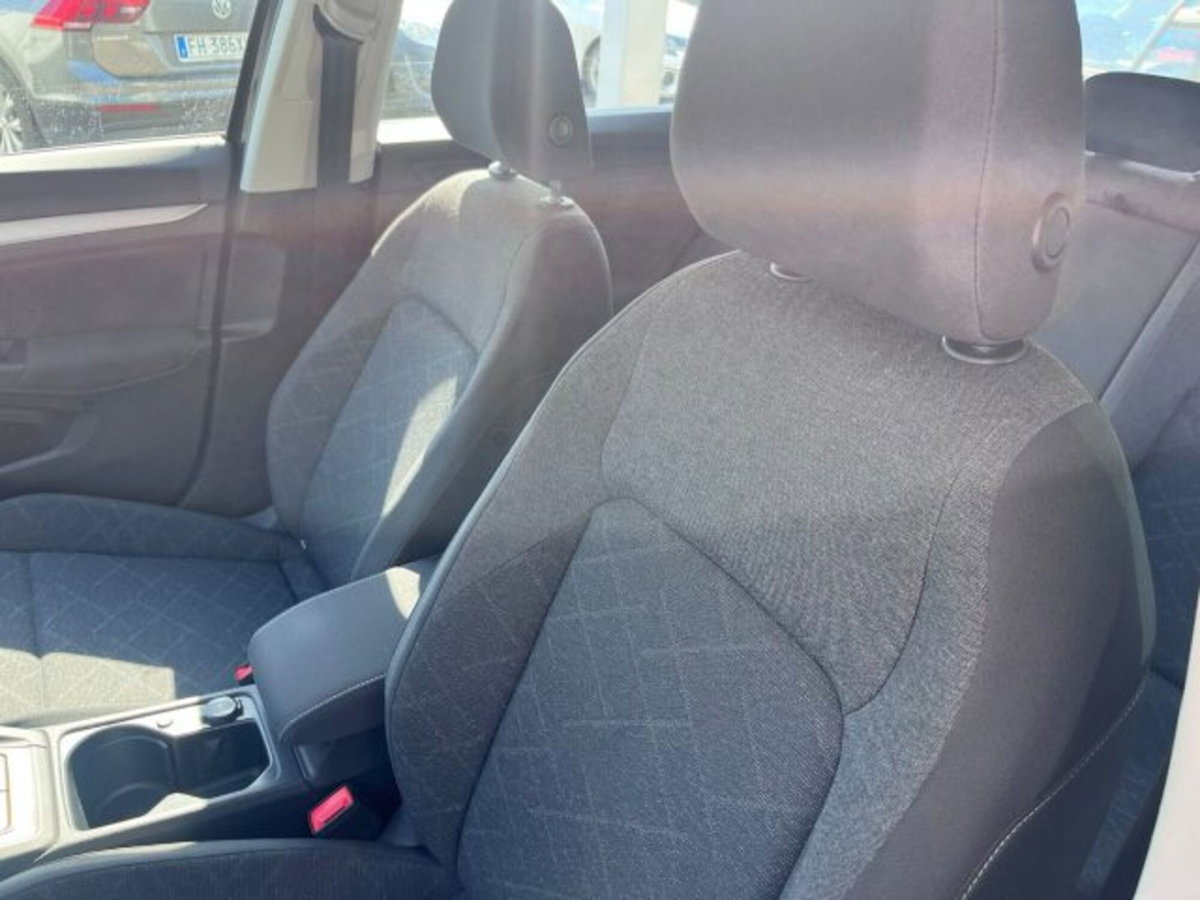 Volkswagen Golf 1.0 TSI EVO Life (6)