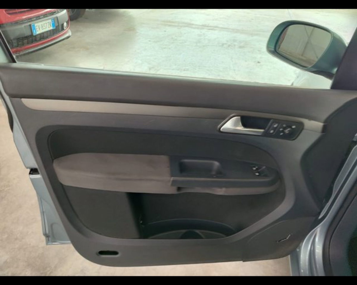 Volkswagen Touran Trendline Ecofuel (15)