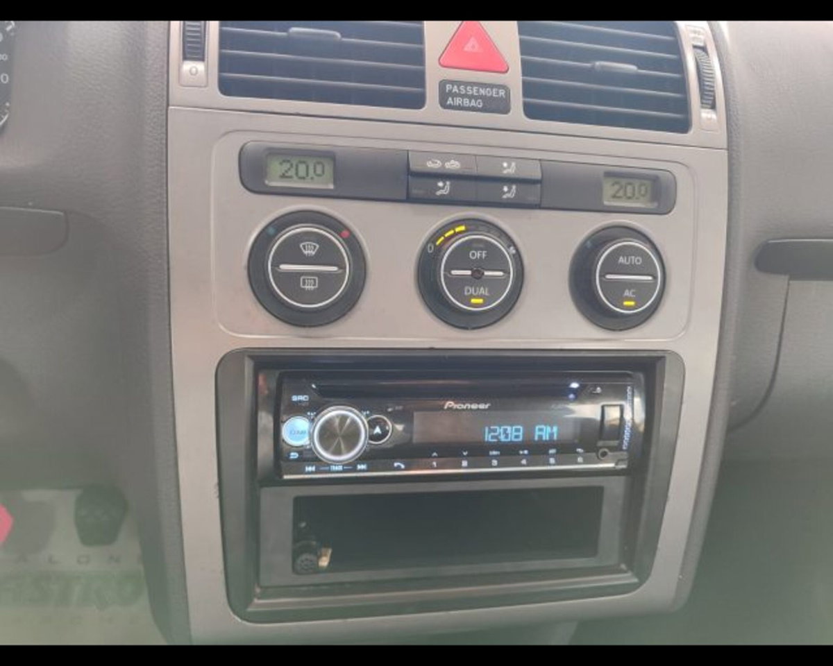 Volkswagen Touran Trendline Ecofuel (18)