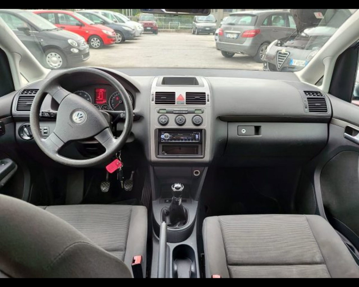Volkswagen Touran Trendline Ecofuel (8)