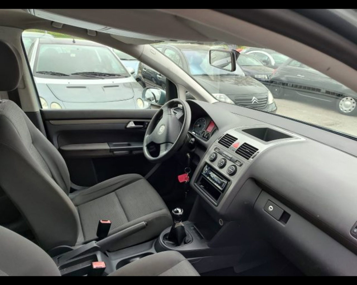 Volkswagen Touran Trendline Ecofuel (9)