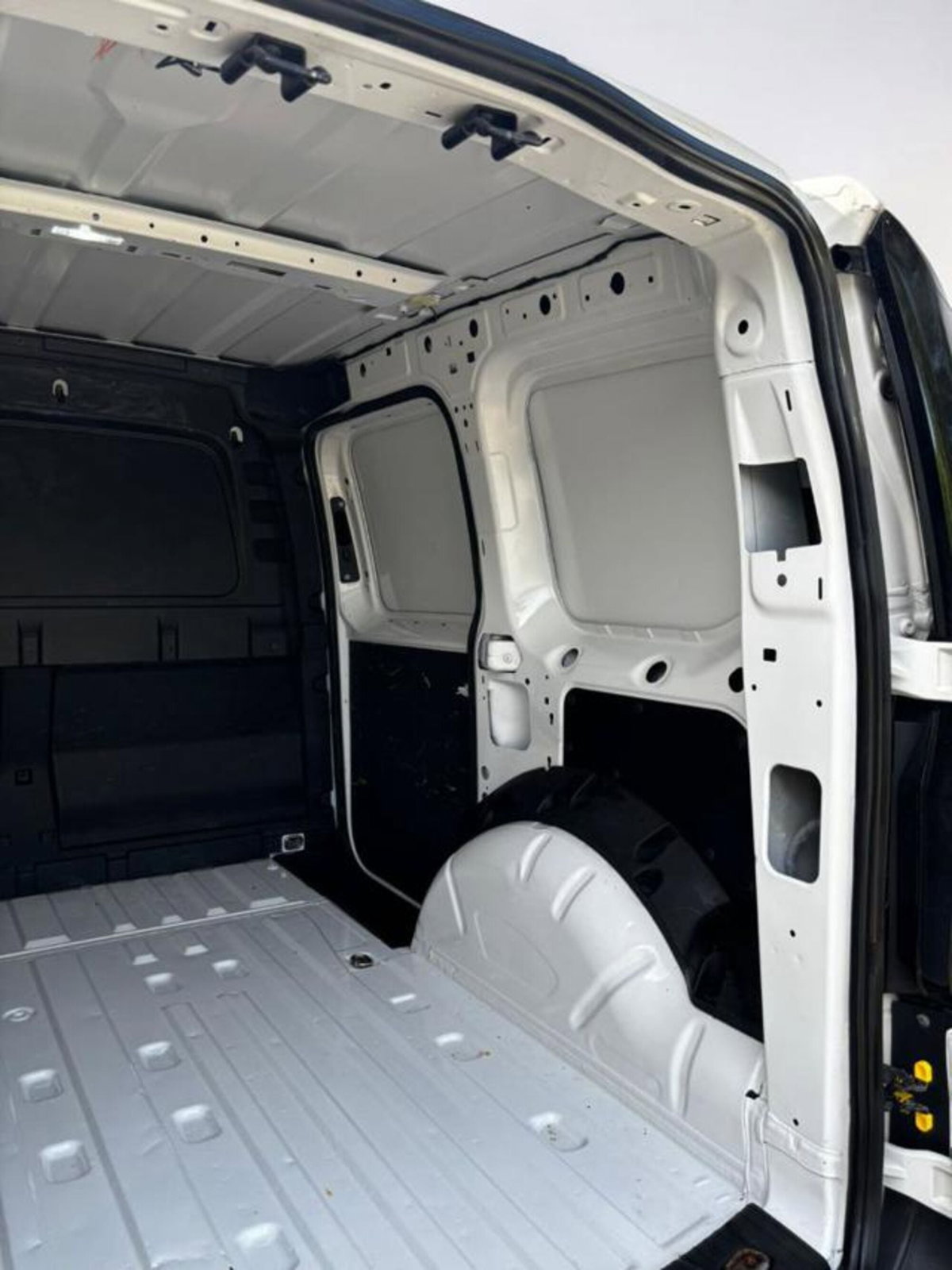 Volkswagen Veicoli Commerciali Caddy 2.0 TDI Kombi Business (14)