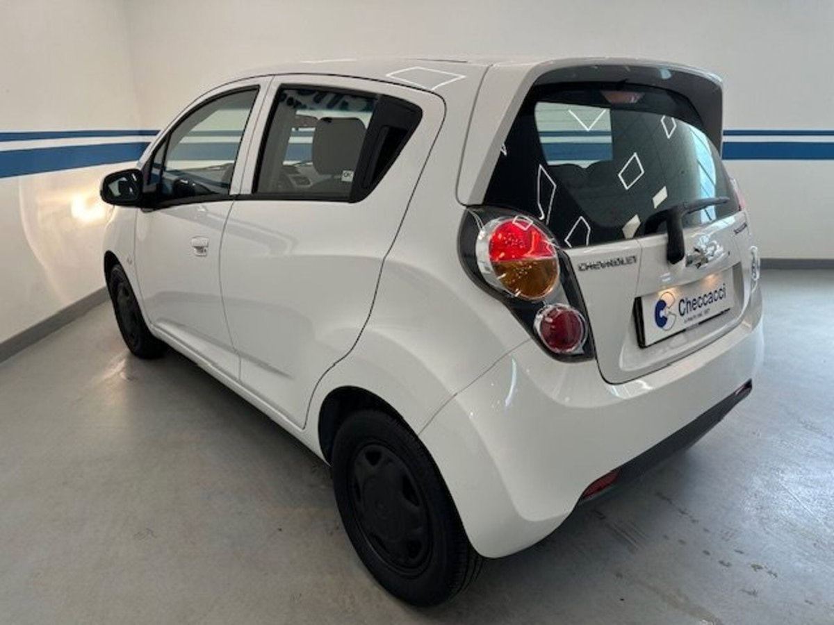 Chevrolet Spark 1.0 LS (4)