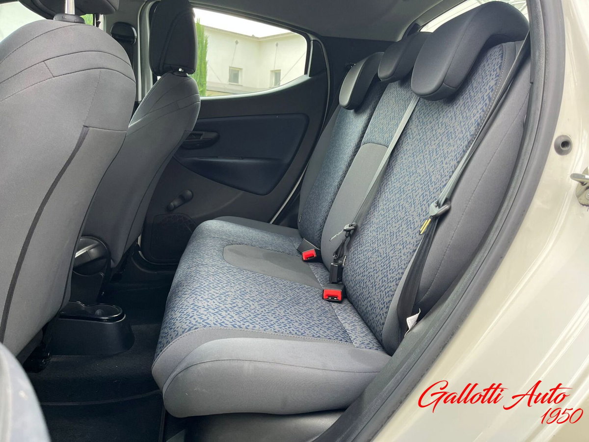 Lancia Ypsilon 1.0 FireFly 5 porte S&S Hybrid Gold Plus (14)