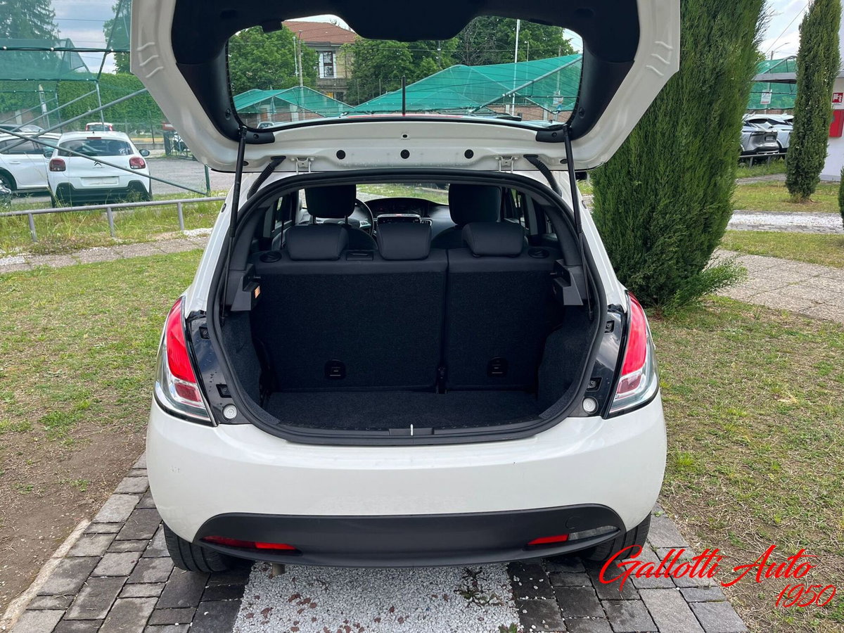 Lancia Ypsilon 1.0 FireFly 5 porte S&S Hybrid Gold Plus (15)