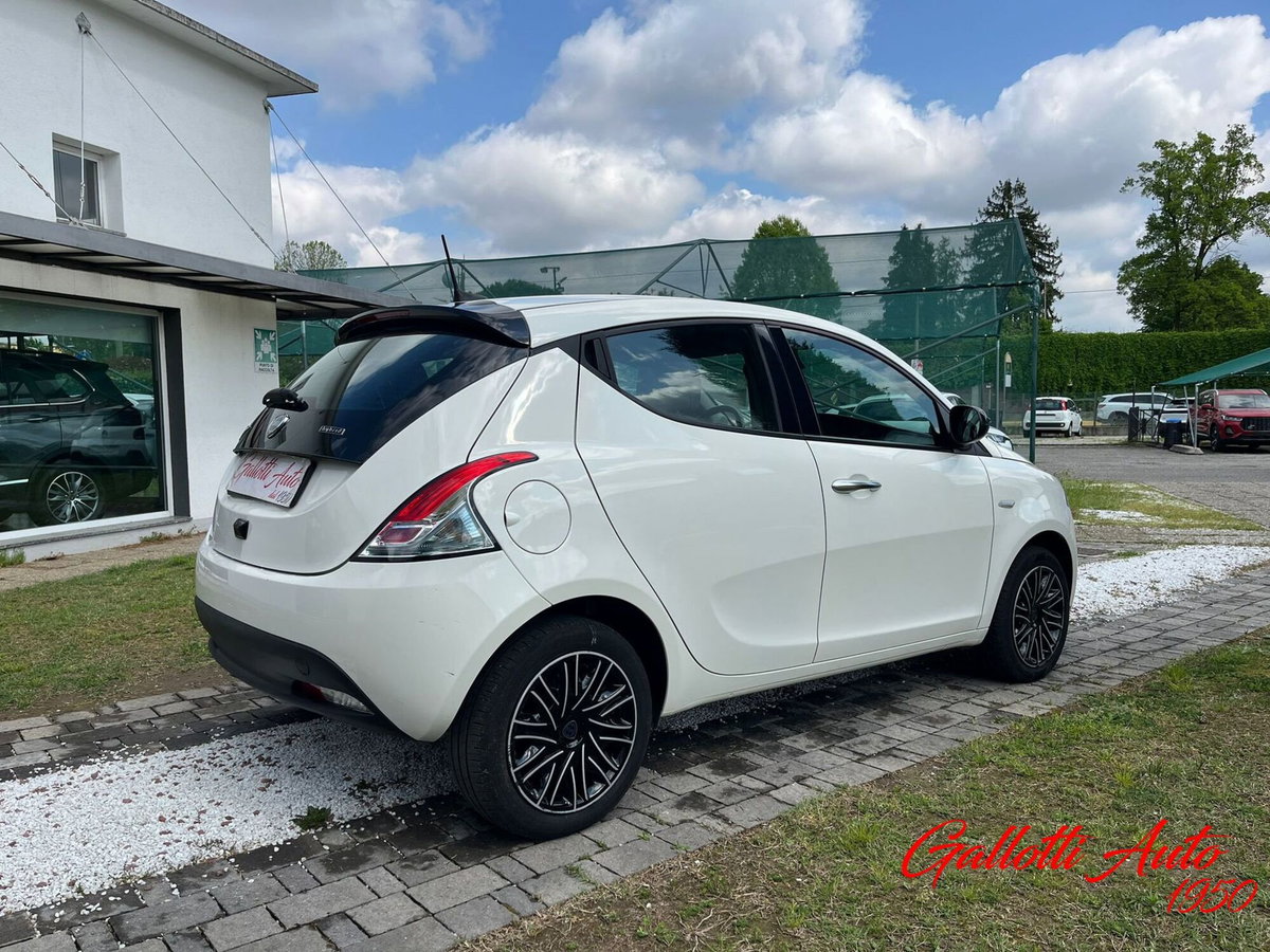 Lancia Ypsilon 1.0 FireFly 5 porte S&S Hybrid Gold Plus (18)