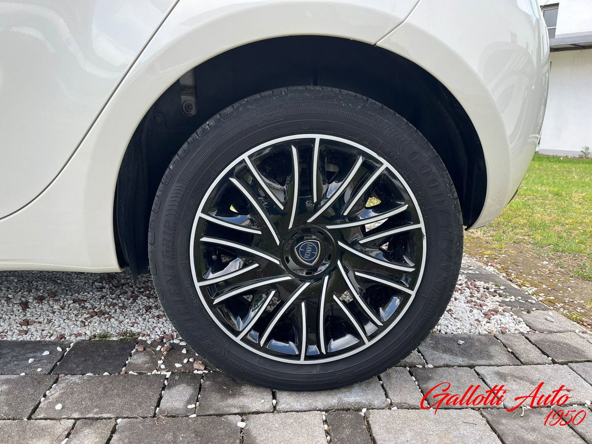 Lancia Ypsilon 1.0 FireFly 5 porte S&S Hybrid Gold Plus (19)