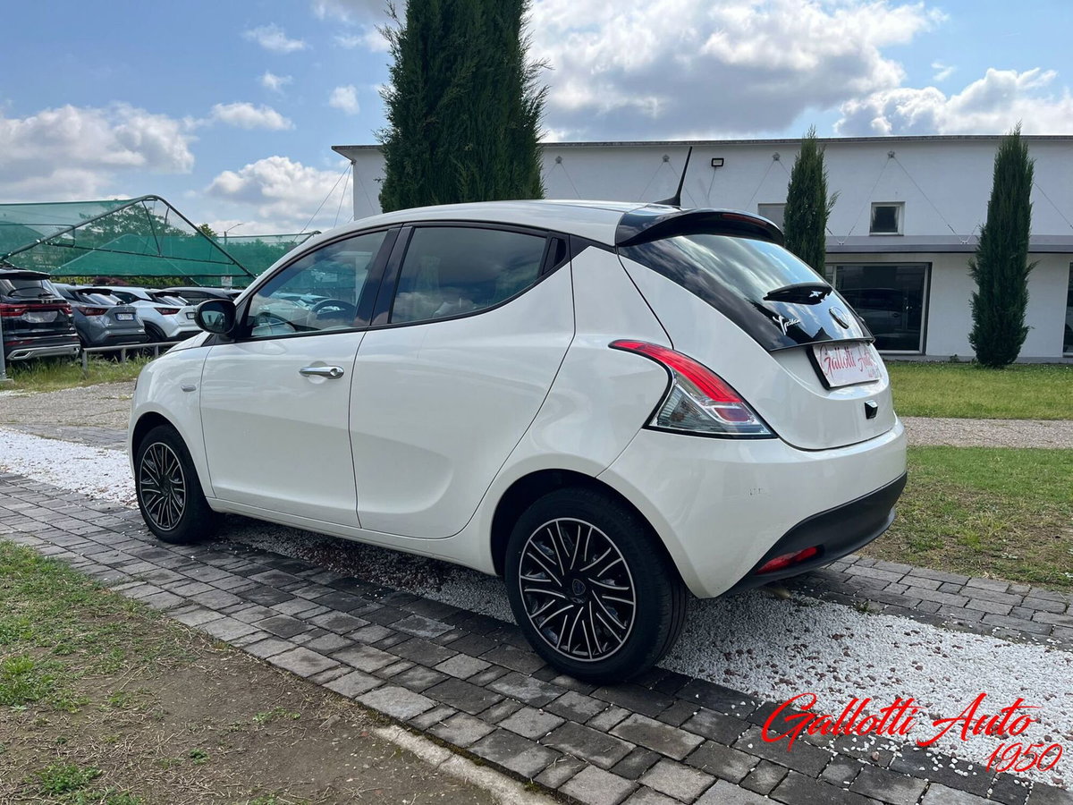Lancia Ypsilon 1.0 FireFly 5 porte S&S Hybrid Gold Plus (2)