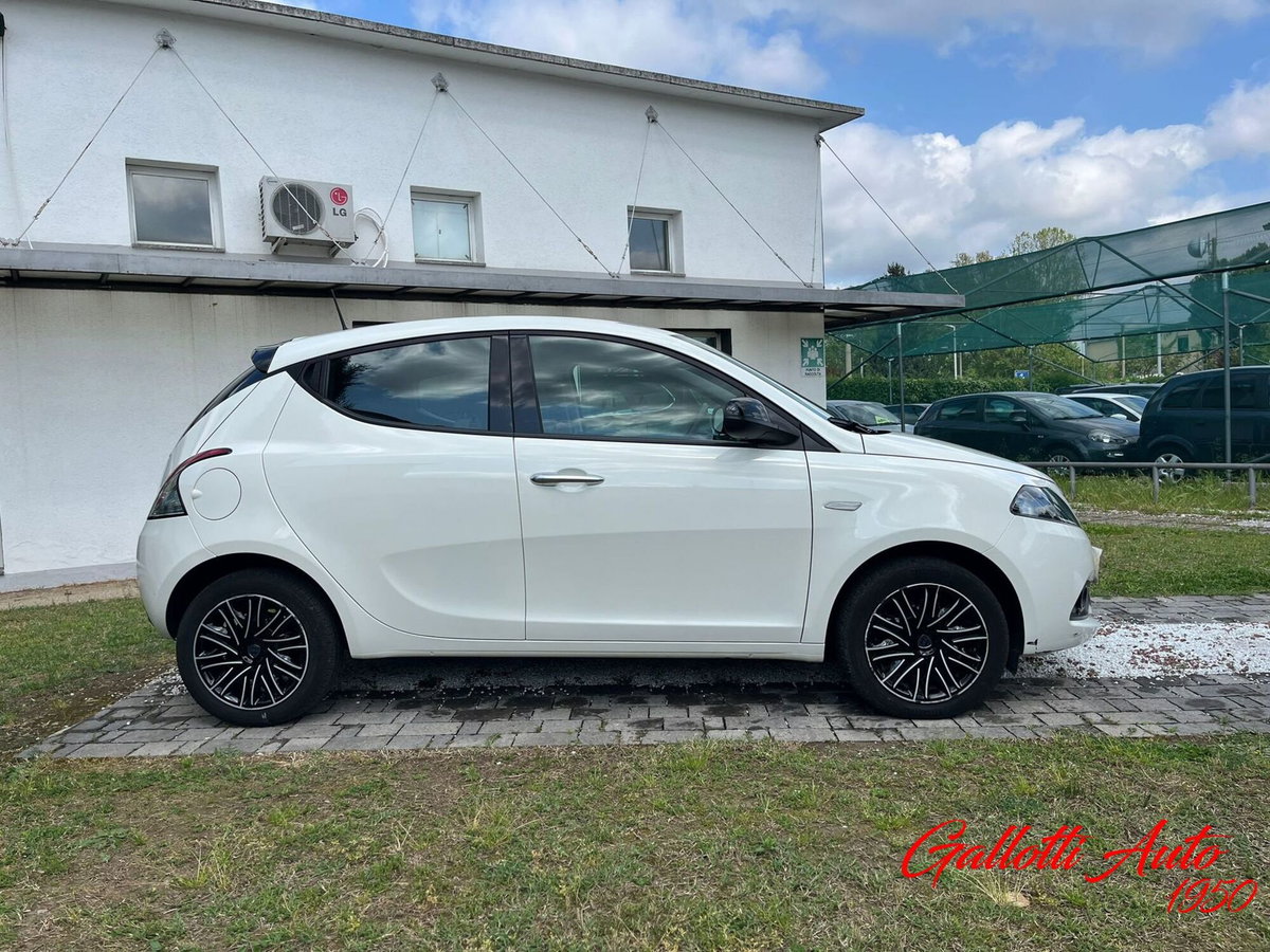 Lancia Ypsilon 1.0 FireFly 5 porte S&S Hybrid Gold Plus (6)