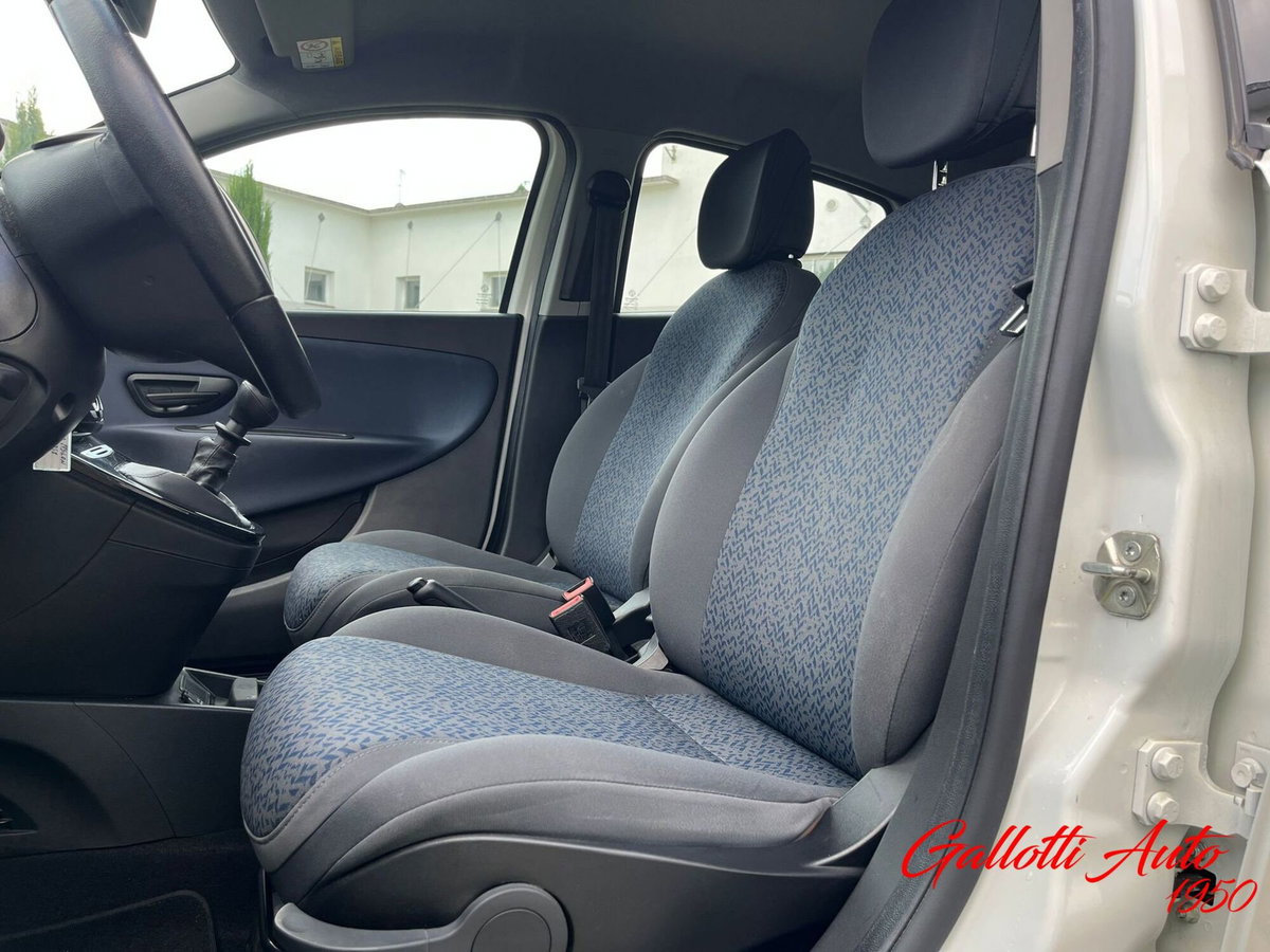 Lancia Ypsilon 1.0 FireFly 5 porte S&S Hybrid Gold Plus (8)