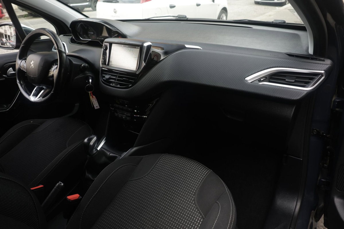 Peugeot 208 82 5 porte Allure (10)