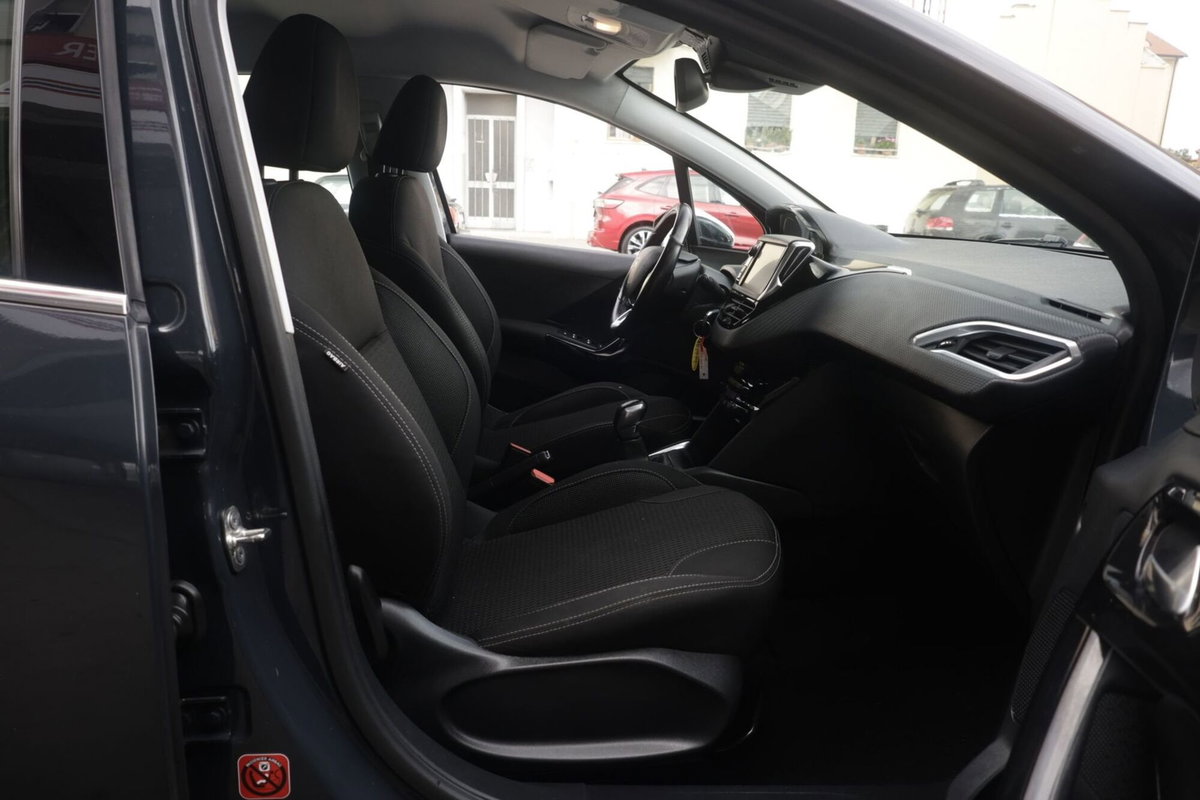 Peugeot 208 82 5 porte Allure (12)