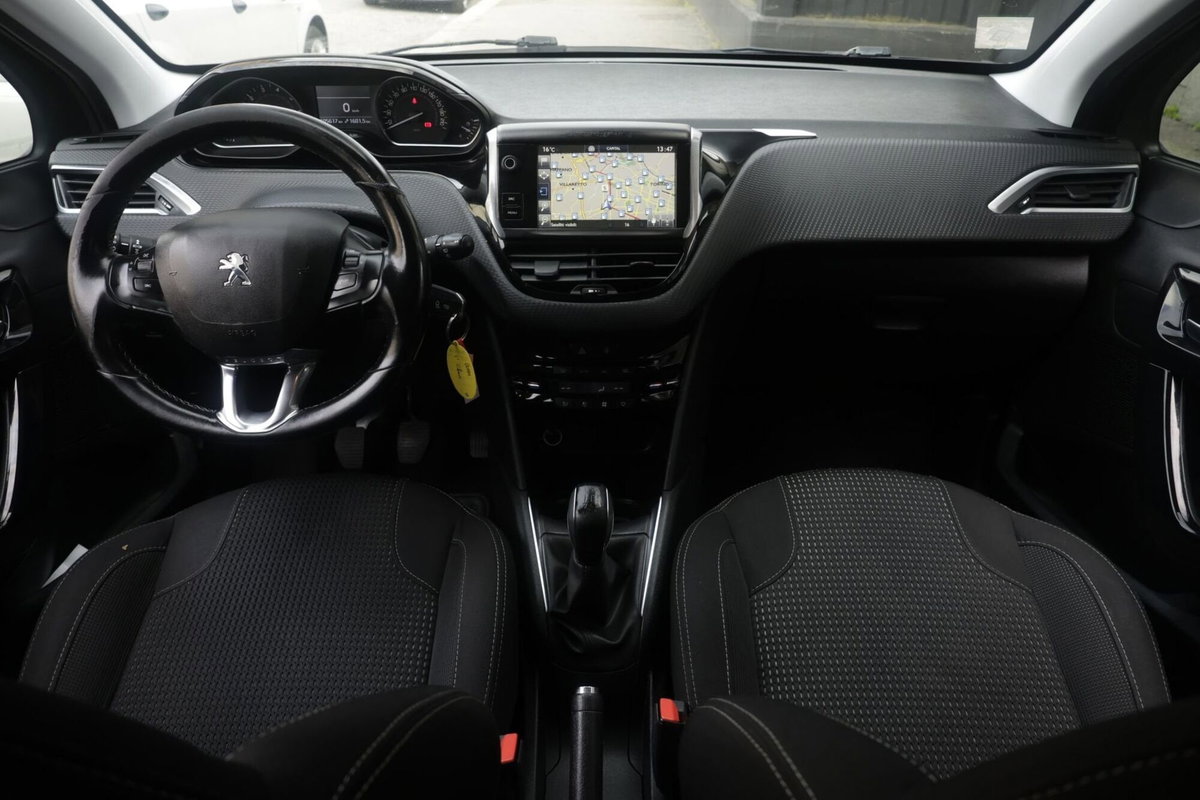 Peugeot 208 82 5 porte Allure (2)