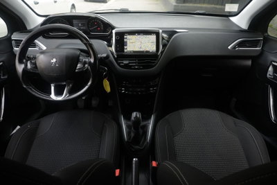 Peugeot 208 82 5 porte Allure (2)