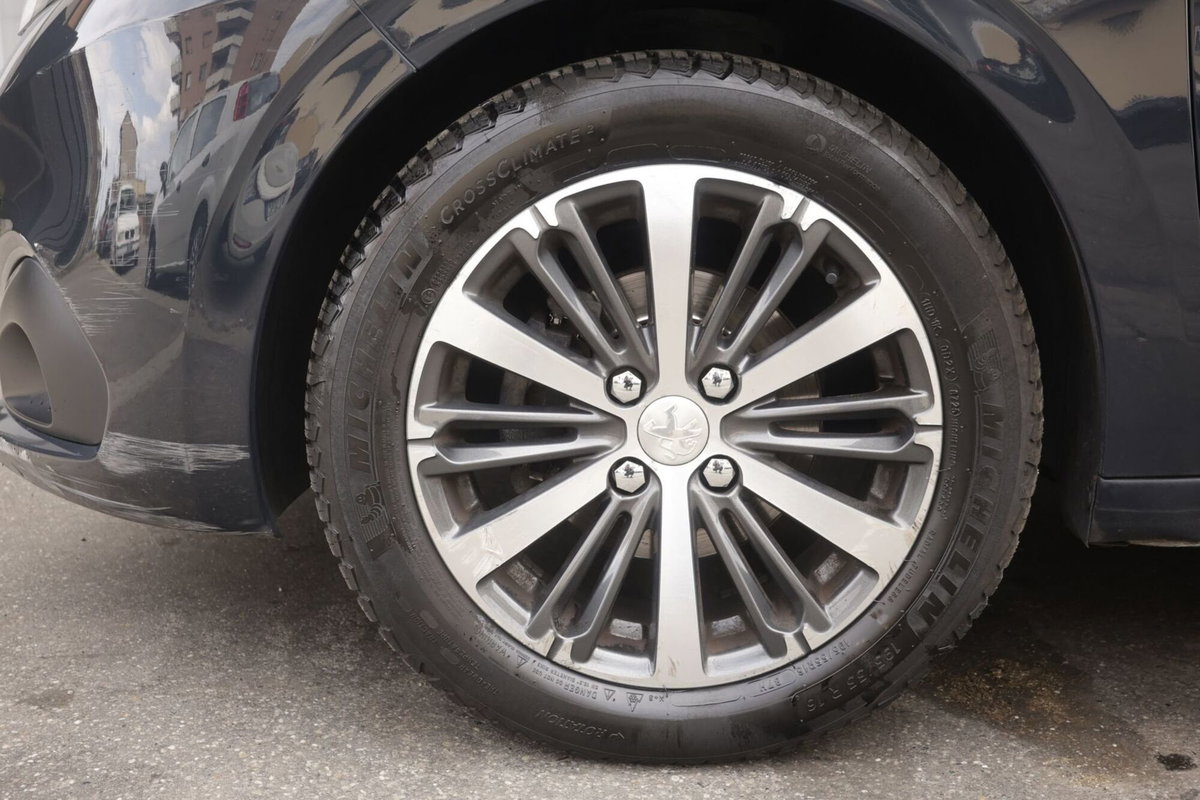 Peugeot 208 82 5 porte Allure (5)