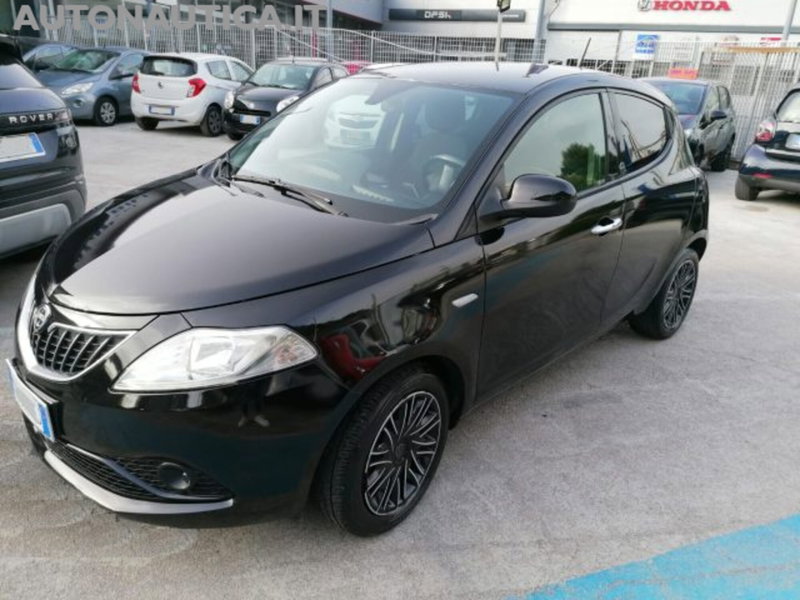 Lancia Ypsilon 1.0 FireFly 5 porte S&S Hybrid Ecochic Gold