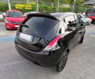 Lancia Ypsilon 1.0 FireFly 5 porte S&S Hybrid Ecochic Gold (4)