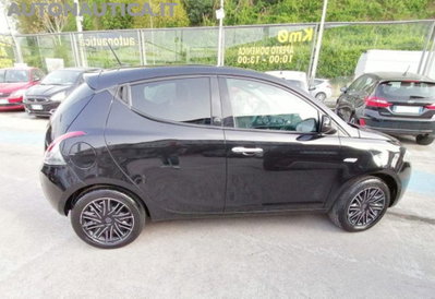 Lancia Ypsilon 1.0 FireFly 5 porte S&S Hybrid Ecochic Gold (5)