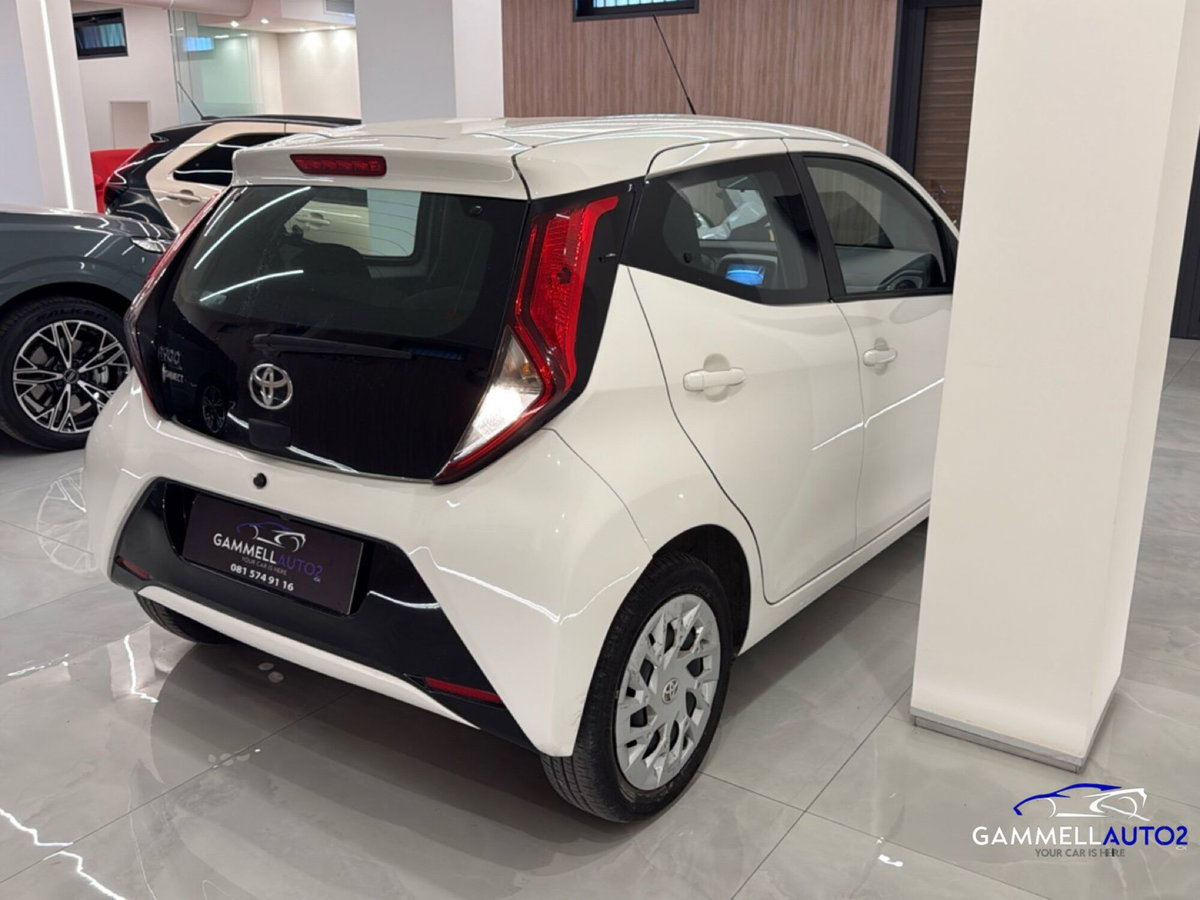 Toyota Aygo 1.0 VVT-i 72 CV 5 porte x-cite MMT (6)