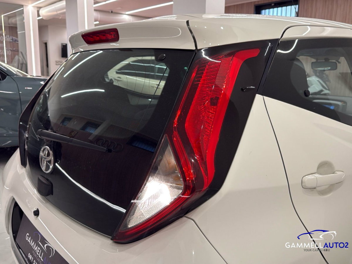Toyota Aygo 1.0 VVT-i 72 CV 5 porte x-cite MMT (7)