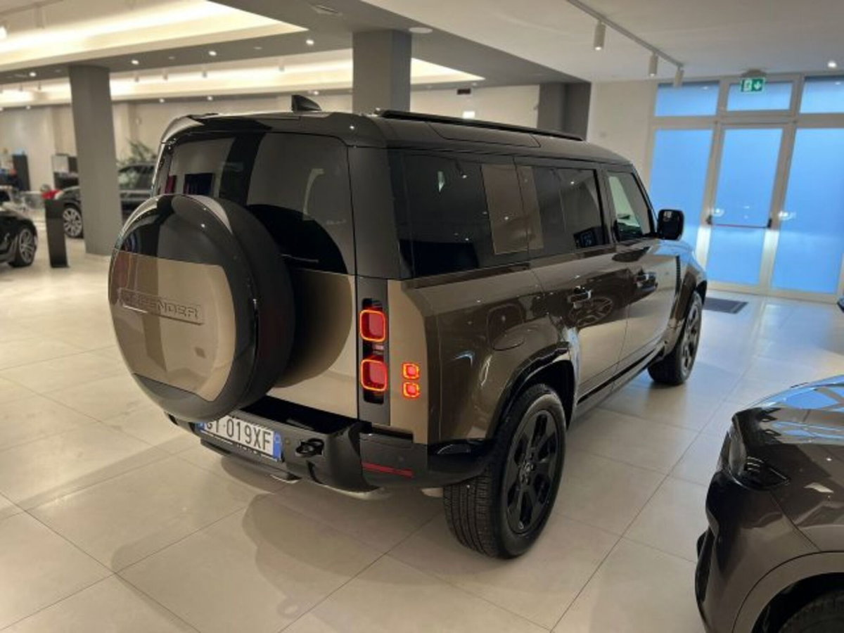 Land Rover Defender 110 3.0d i6 mhev X-Dynamic SE awd 200cv auto (4)