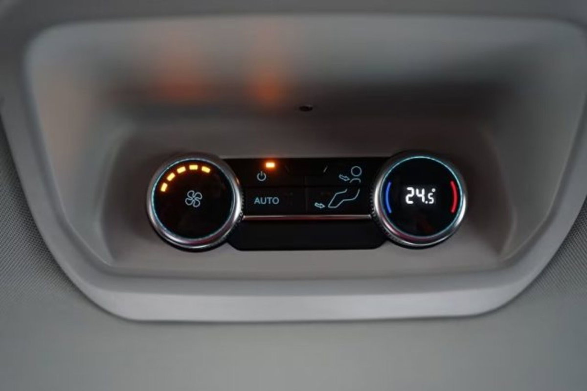 Ford Tourneo Custom 320 2.0 ecoblue 136cv Titanium L1H1 AWD A8 (12)