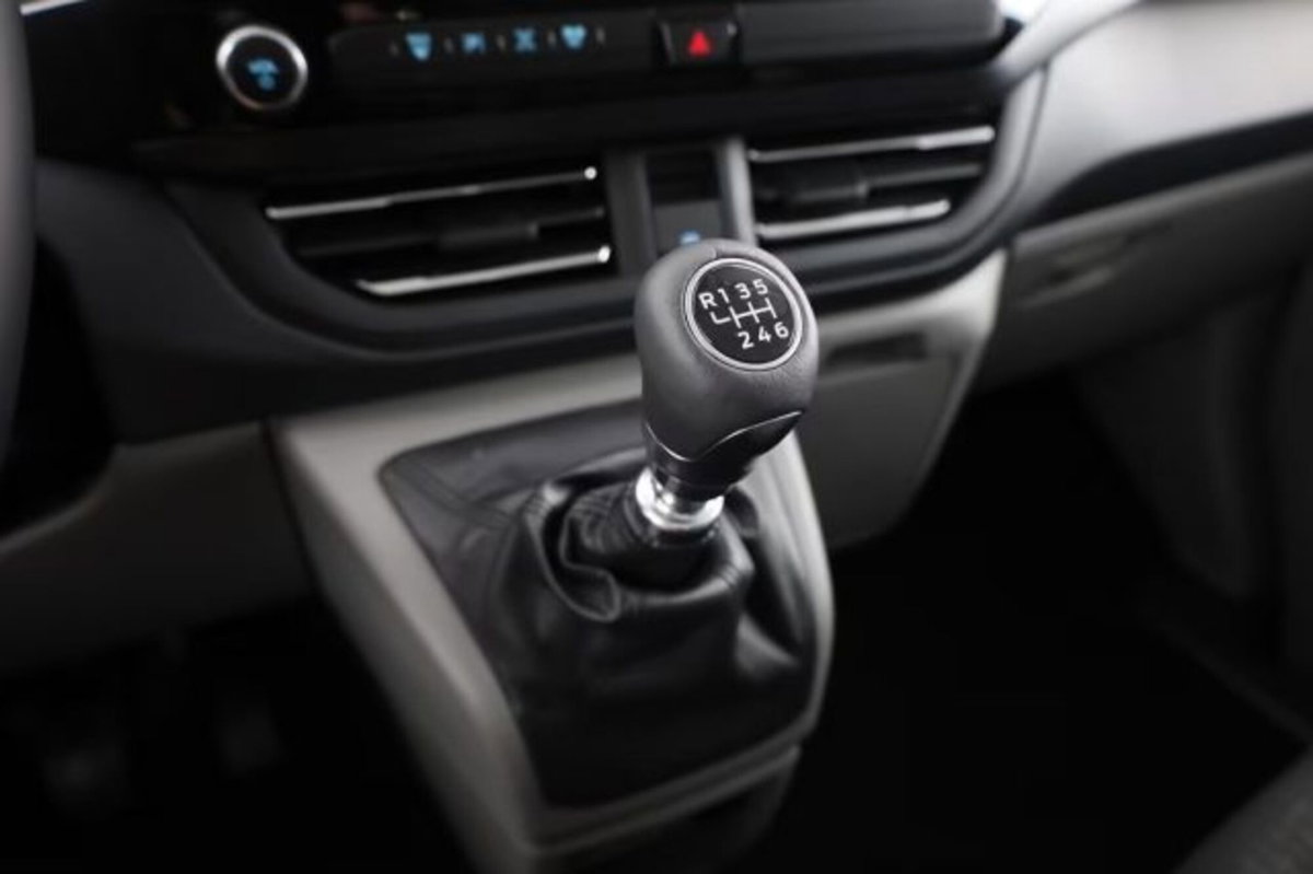 Ford Tourneo Custom 320 2.0 ecoblue 136cv Titanium L1H1 AWD A8 (13)