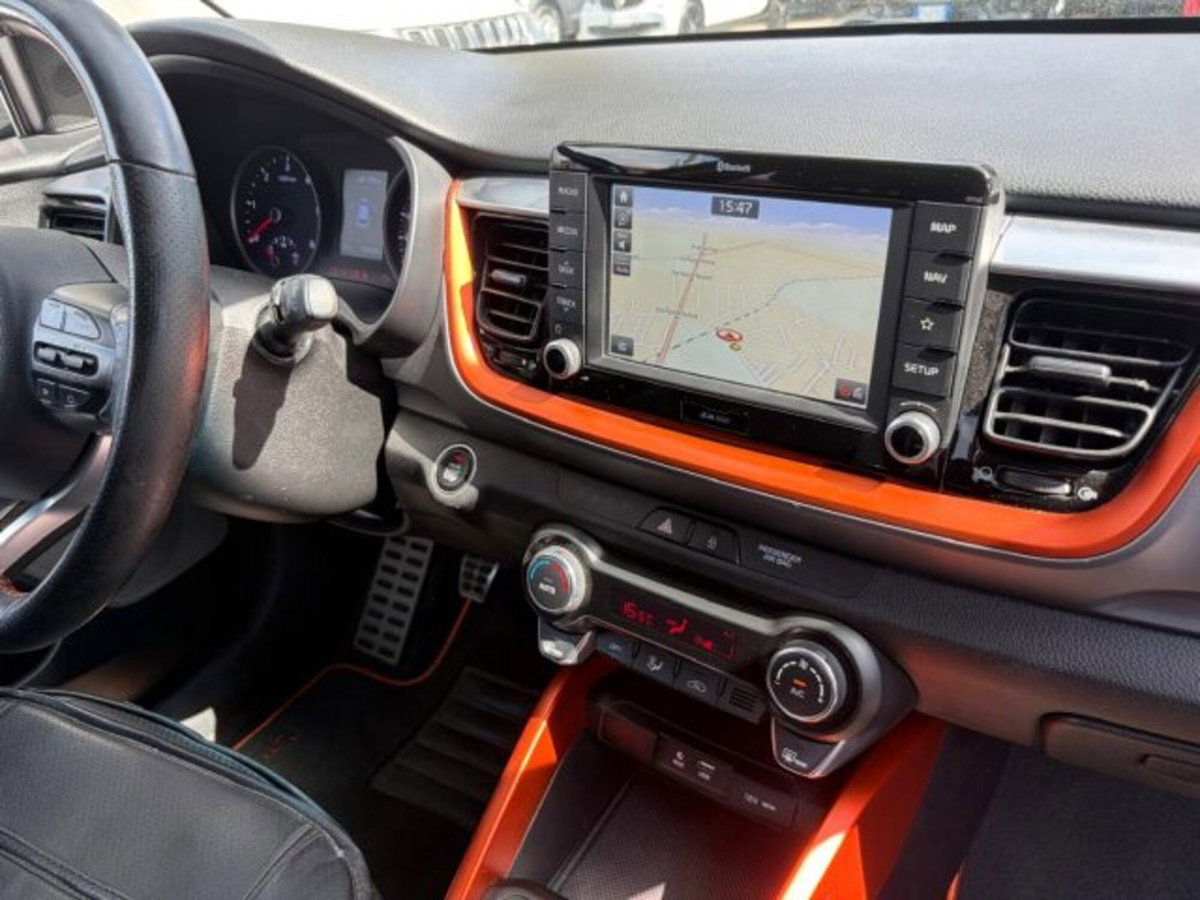 Kia Stonic 1.6 CRDi 110 CV Urban (12)