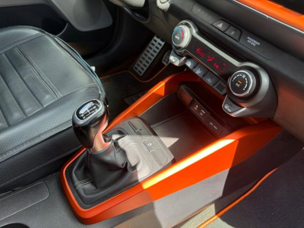 Kia Stonic 1.6 CRDi 110 CV Urban (13)