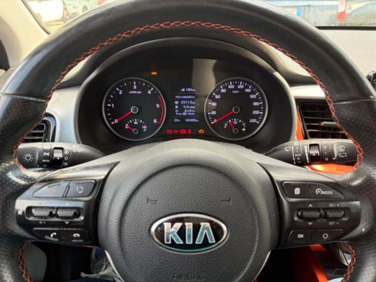 Kia Stonic 1.6 CRDi 110 CV Urban (14)