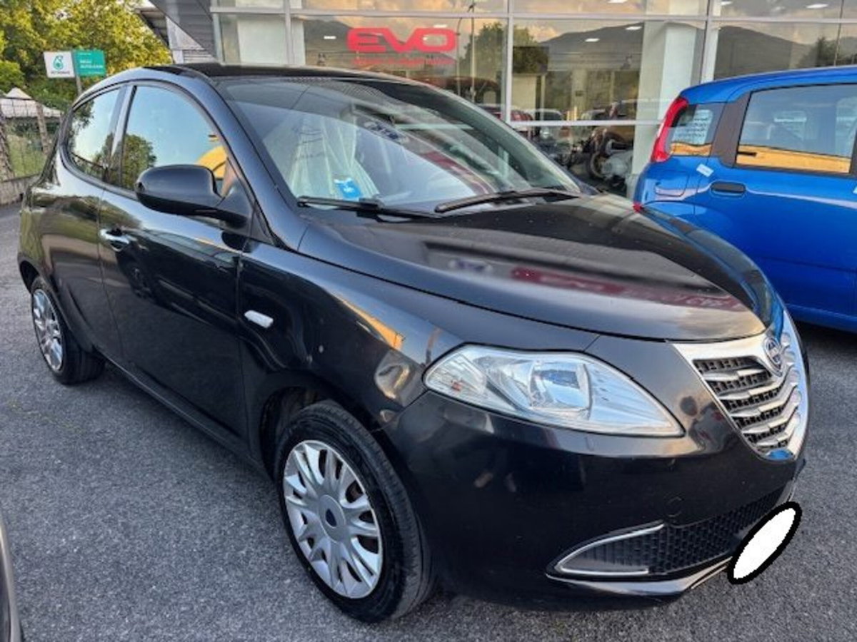 Lancia Ypsilon 1.2 69 CV 5 porte Gold (3)