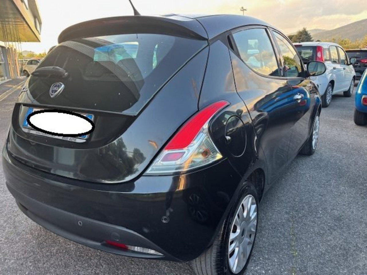 Lancia Ypsilon 1.2 69 CV 5 porte Gold (4)