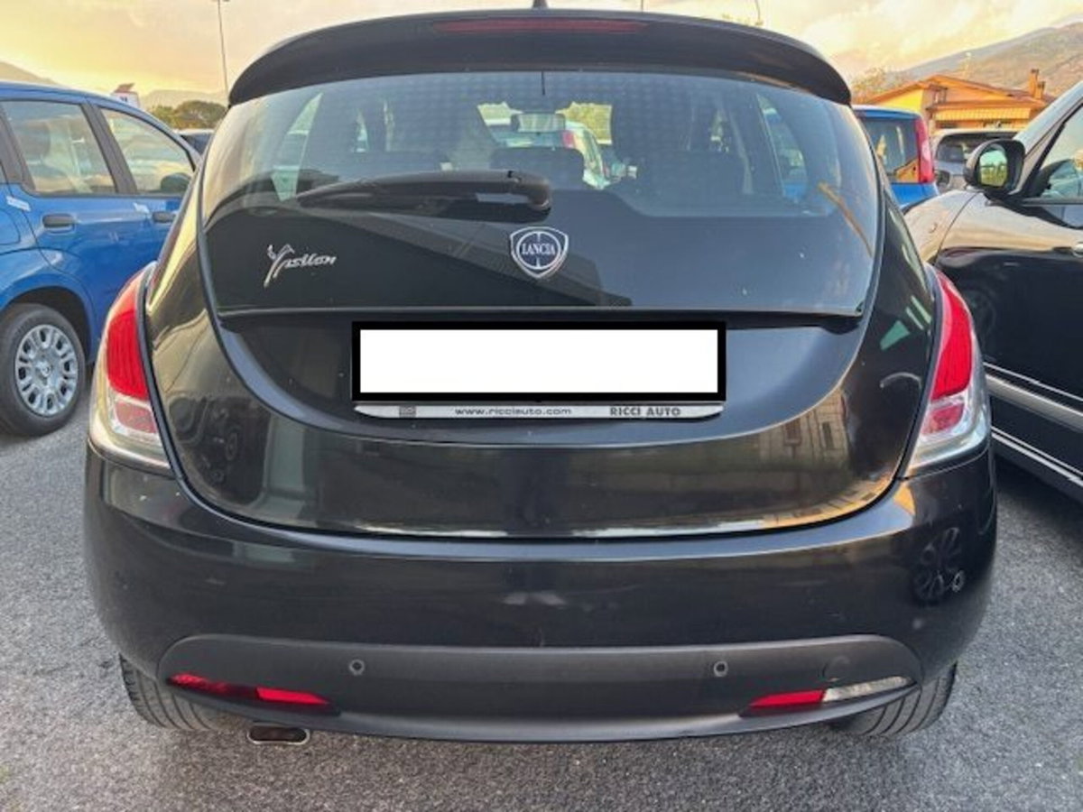 Lancia Ypsilon 1.2 69 CV 5 porte Gold (5)