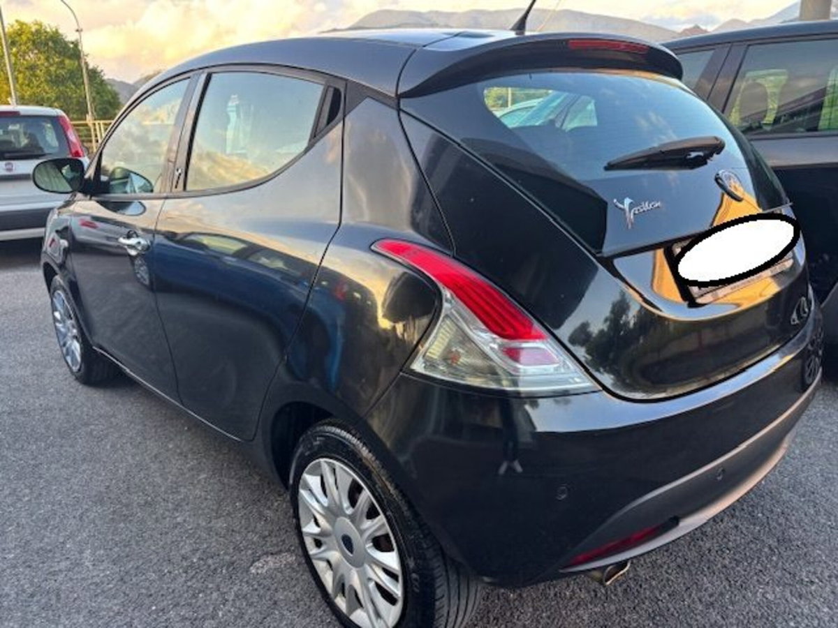 Lancia Ypsilon 1.2 69 CV 5 porte Gold (6)