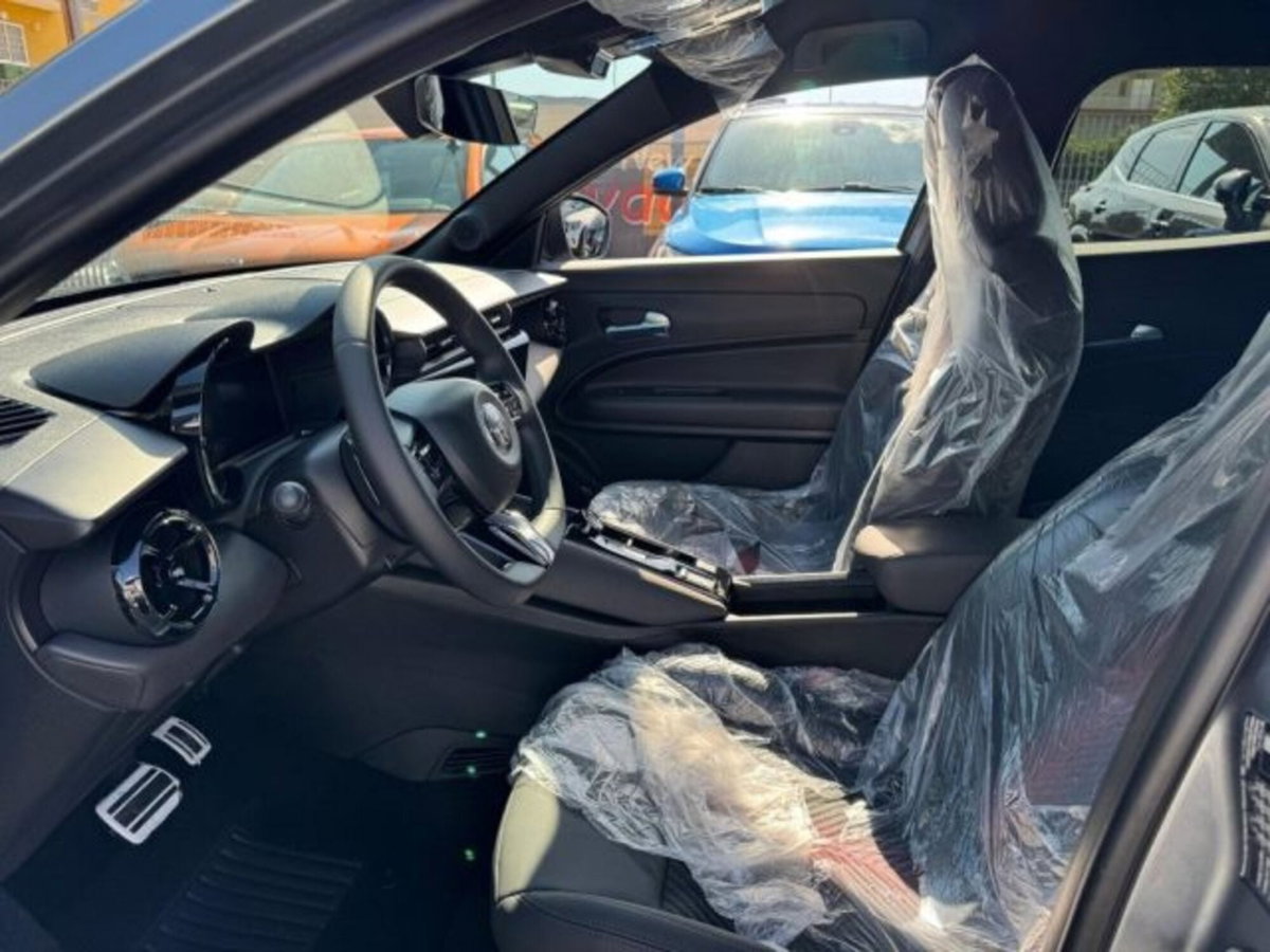 Alfa Romeo Junior 1.2 ibrida 145cv edct6 (8)