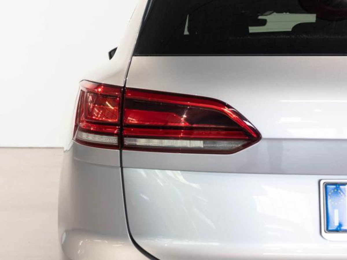 Volkswagen Touareg 3.0 V6 TDI 286 CV SCR (9)
