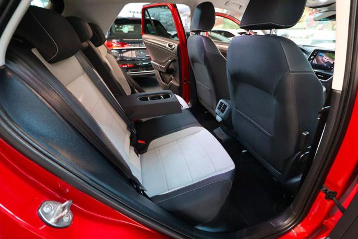 Volkswagen T-Roc 2.0 tdi Style 115cv (18)
