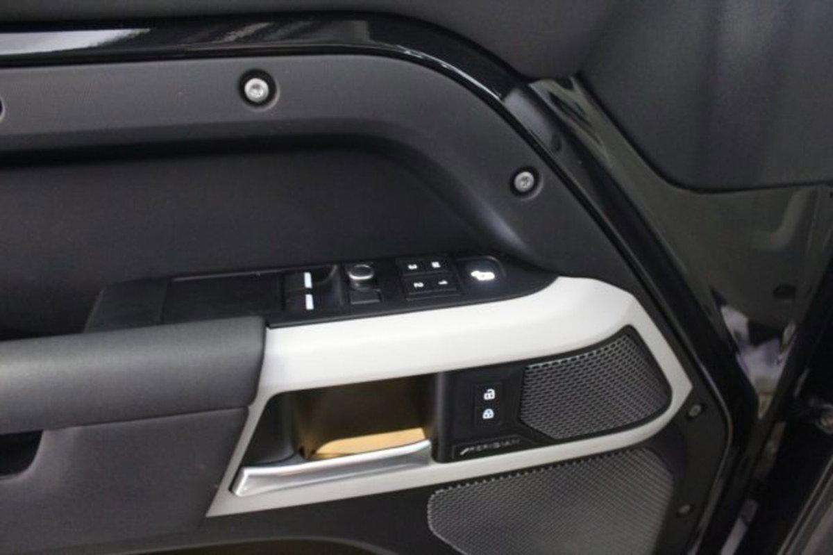Land Rover Defender 90 3.0D I6 250 CV AWD Auto X-Dynamic S (20)