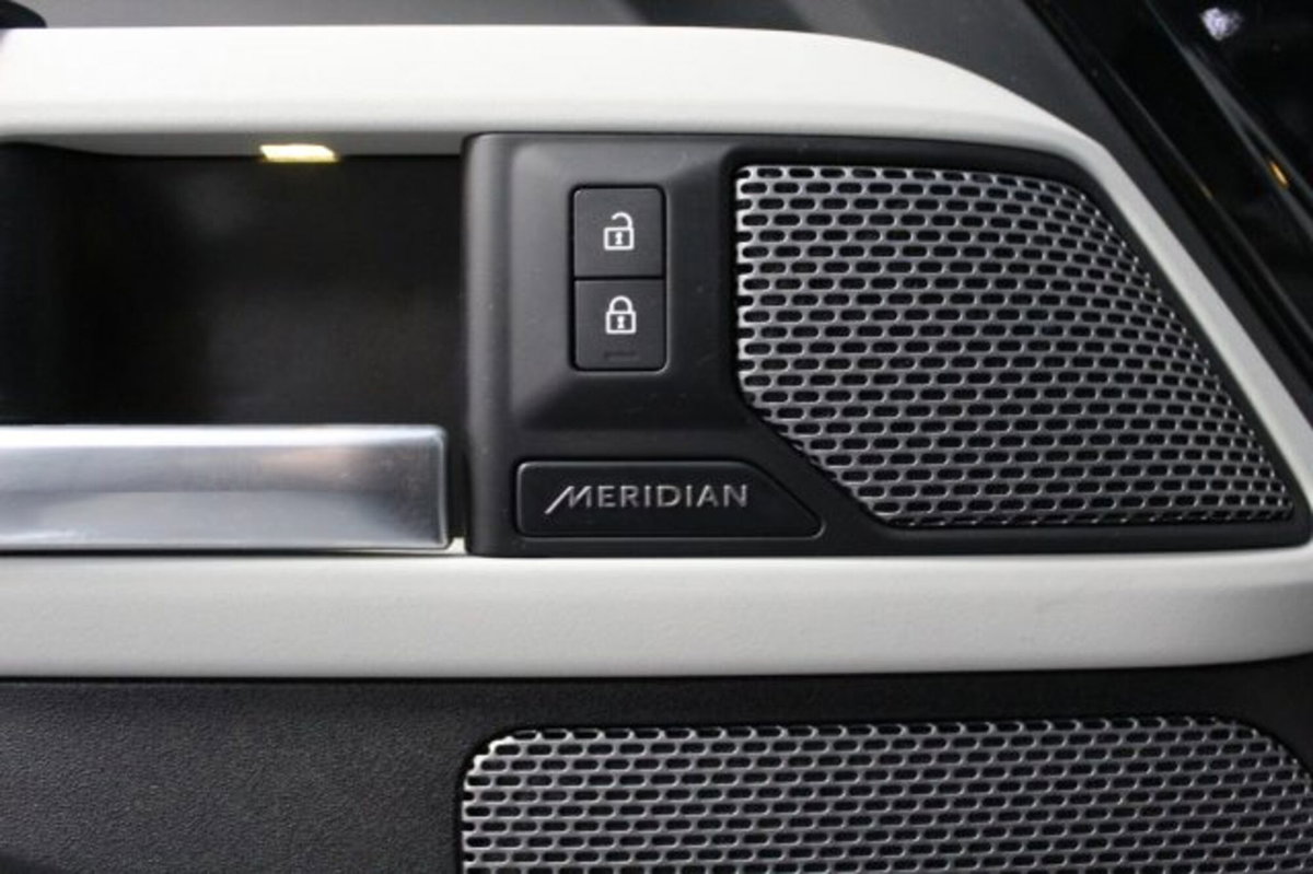 Land Rover Defender 90 3.0D I6 250 CV AWD Auto X-Dynamic S (6)