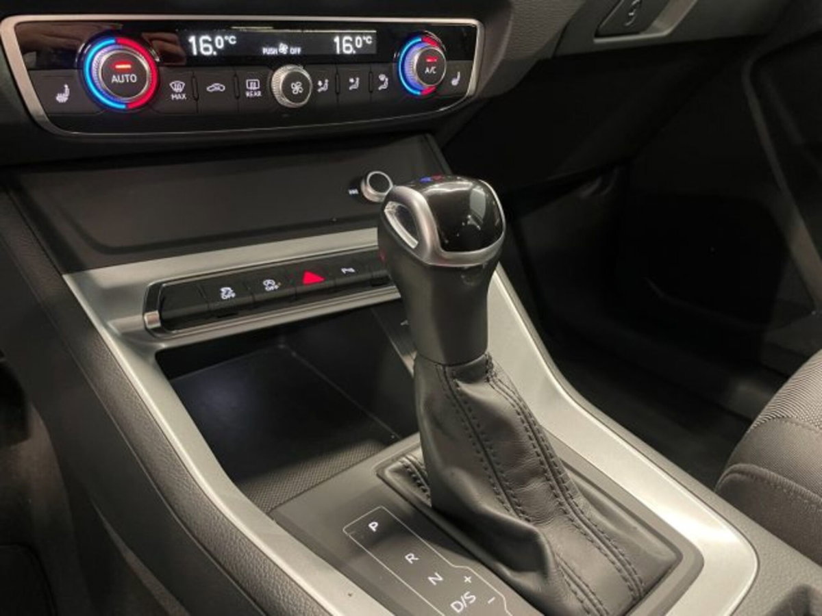 Audi Q3 2.0 TDI 150 CV quattro Business (15)