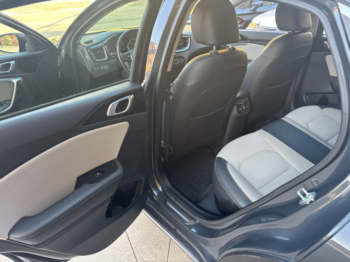 Kia XCeed 1.6 CRDi 115 CV Style (11)