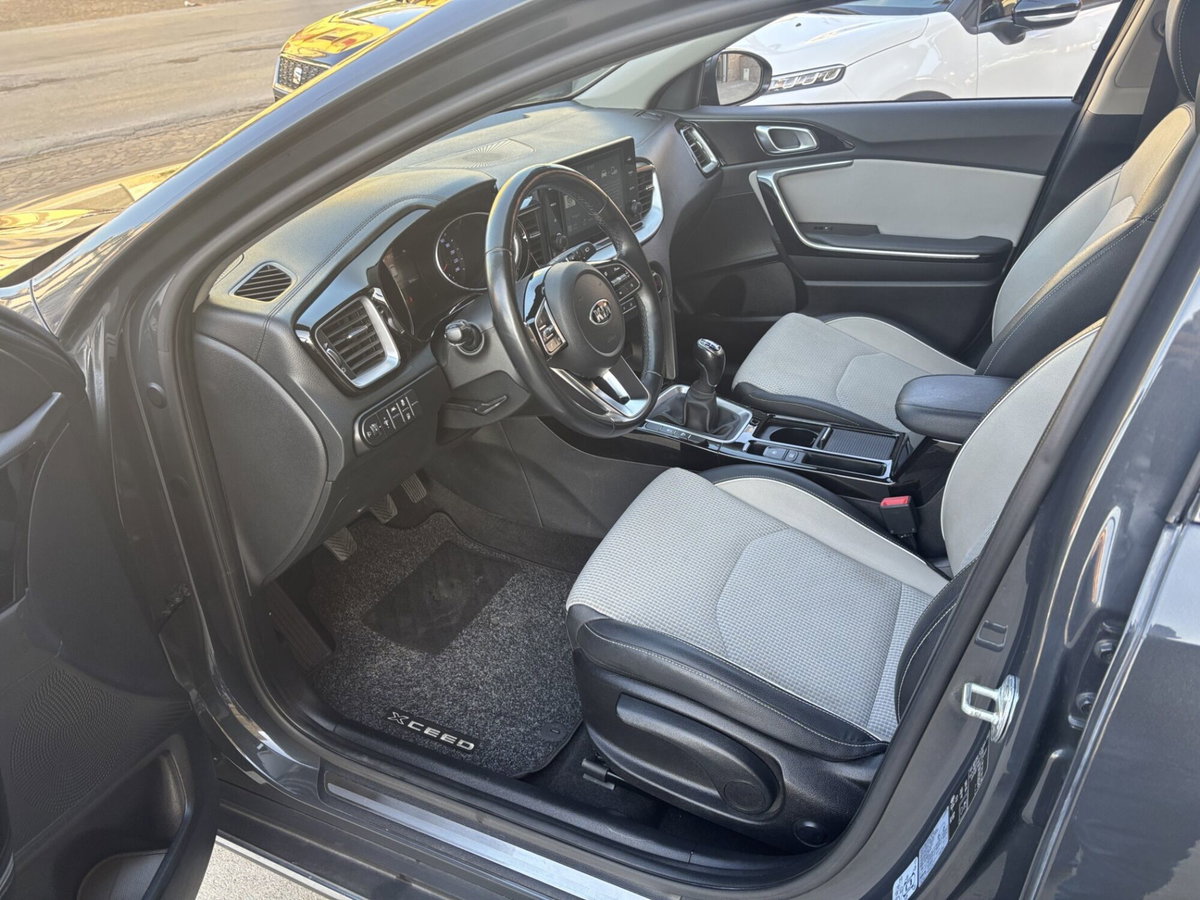 Kia XCeed 1.6 CRDi 115 CV Style (8)