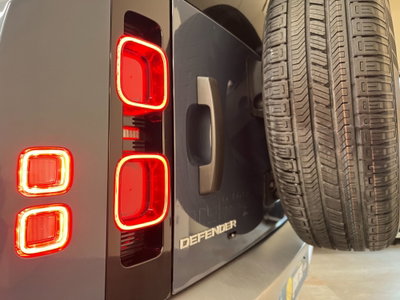 Land Rover Defender 110 2.0 SD4 AWD Auto (17)